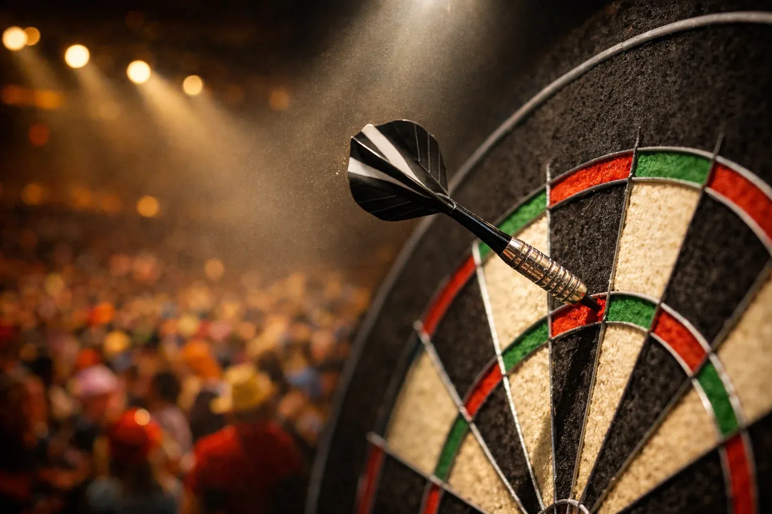 Dartpfeil steckt in der Triple-20 auf einer Dartscheibe im Alexandra Palace während der Darts-WM